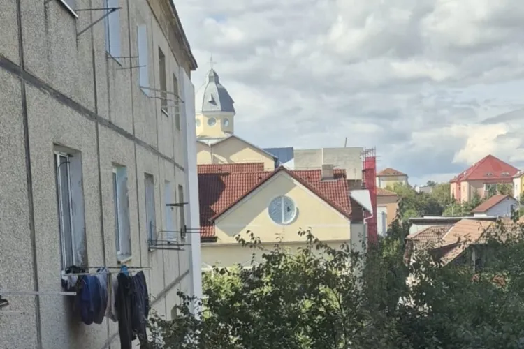 VIDEO. Clopotele care îi trezesc pe clujeni în fiecare dimineață! Încep să bată de la 6 dimineața, spre disperarea locuitorilor din zonă