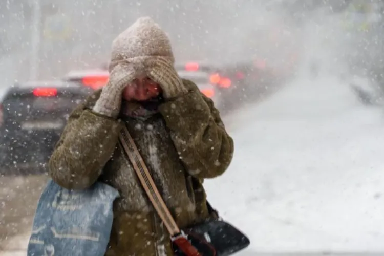 Val de aer polar peste România! Temperaturile scad cu până la 12 grade, iar la munte apar primele ninsori. Vremea se schimbă radical de azi