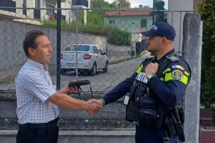 Clujeanul care a pierdut 11.500 de euro în troleibuz a fost găsit de polițiști: „Respect șoferului care a găsit banii și i-a predat imediat Poliției!”