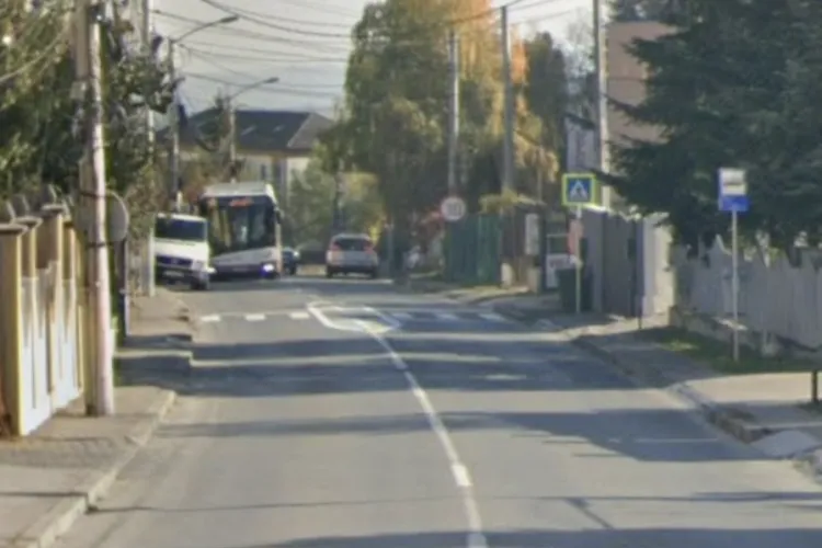 Depășiri și viteză într-o zonă rezidențială din Cluj-Napoca! Limita de 30 km/h ar fi încălcată frecvent, iar un locuitor cere autorităților praguri de sol