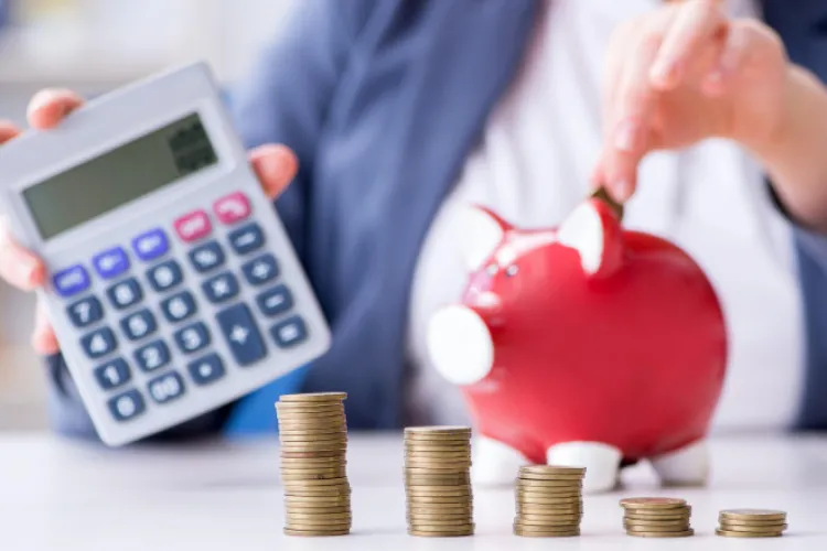 Peste 1,2 milioane de români își fac pensie privată, dar limita deductibilă a rămas aceeași de 17 ani: 400 de euro pe an. Ce cer acum administratorii