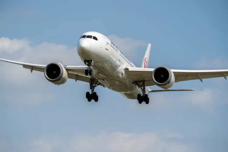 Românii aleg avionul mult mai des decât trenul pentru distanțele lungi! Ce arată datele Eurostat
