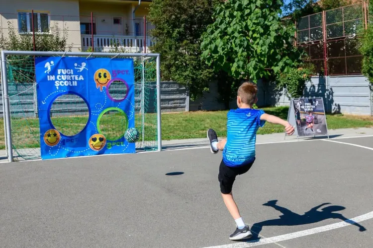 Clujul își scoate copiii la mișcare! „Fugi în curtea școlii” ajunge în 10 școli din oraș