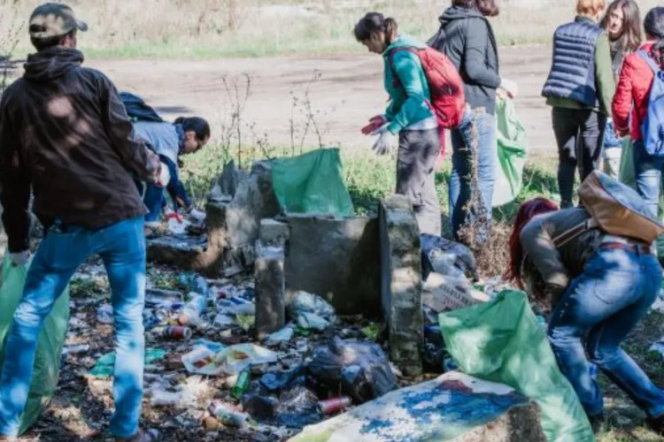 „Tu ce lași în urma ta?” Clujul se mobilizează pentru Ziua de Curățenie Națională: Pata Rât, malul Someșului și alte peste 20 de locații vor fi curățate