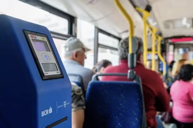Scene incredibile într-un autobuz din Cluj! Doi bărbați ar fi dat cu spray lacrimogen: Pasagerii au tăcut, doar doi oameni au reacționat