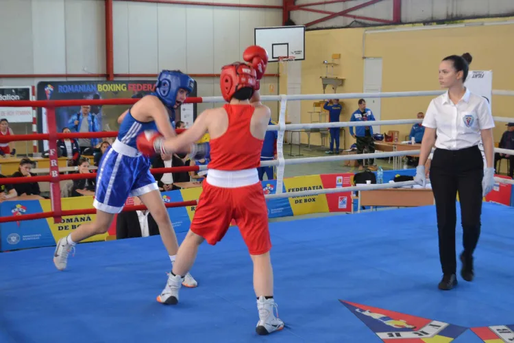 Patru medalii pentru pugilistele „U” Cluj la Campionatul Național Feminin de Box! Cine sunt sportivele care au urcat pe podium