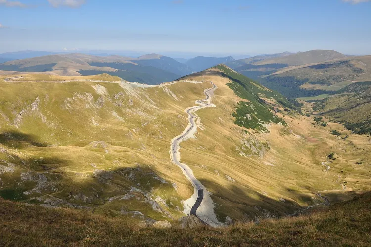 Alertă pentru șoferi! Se schimbă programul de circulație pe Transalpina începând de sâmbătă