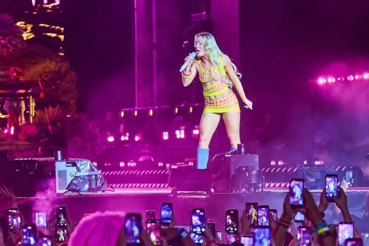 Scandal în jurul unei piese cântate de Zara Larsson! Artista care a urcat în această vară pe scena UNTOLD de la Cluj critică dur Casa Albă