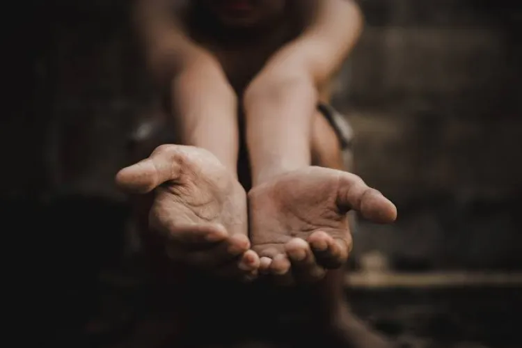 Drama a trei copilași puși să cerșească în Cluj! Au fost luați de polițiști de la familile lor și predați DGASPC: Ce riscă părinții