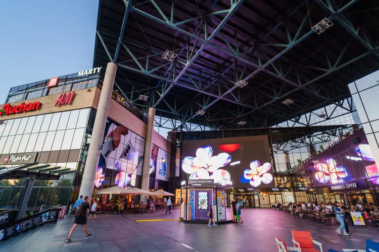 IULIUS schimbă publicitatea din malluri! Iulius Mall Cluj, printre primele locații integrate în noua platformă digitală Generatik. Ce va face aceasta