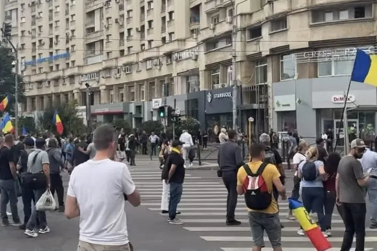Jurnaliștii, ținte ale agresiunilor la protestul din Piața Victoriei: camere distruse, lovituri și amenințări. Organizațiile de presă cer anchete