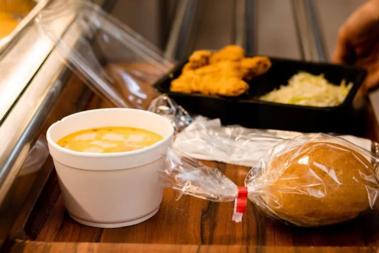 Veste bună pentru părinții bobocilor de la UMF Cluj! Pot mânca la cantina studenților din Victor Babeș, în săptămâna cazărilor: Ce program are restaurantul
