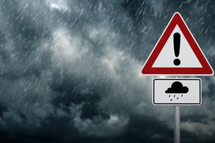 Vremea se schimbă radical în Cluj! Temperaturile scad cu până la 12 grade, vântul ajunge la 70 km/h, iar la munte vin lapovița și ninsorile
