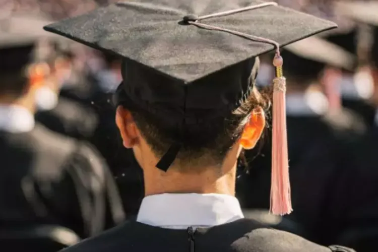 Studenții cer schimbări majore în universități! Burse calculate diferit și fără politică la conducerea facultăților