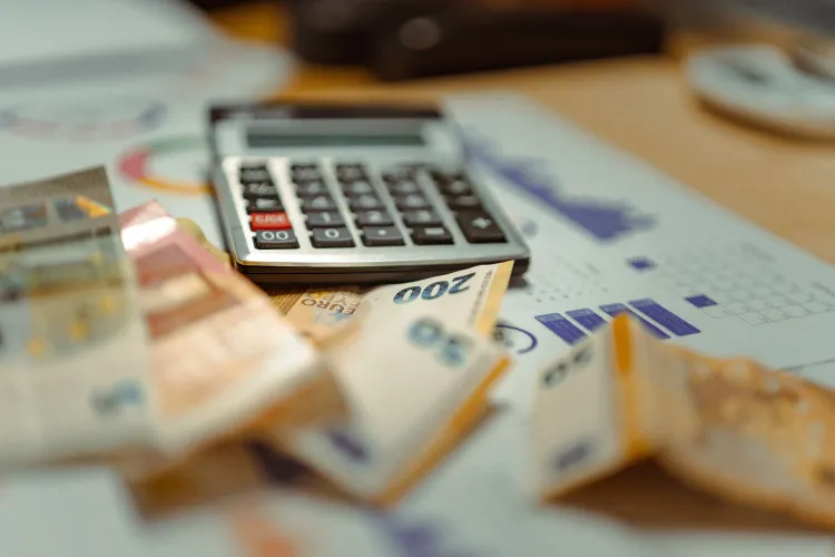 România riscă să piardă ratingul „investment grade” din cauza factorului politic! Ce avertizează un economist înainte de verdictul S&P
