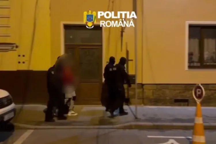VIDEO. Un bărbat urmărit internațional a fost prins în Cluj-Napoca! Era căutat de autoritățile din Germania și Spania pentru tâlhării, furturi și ultraj