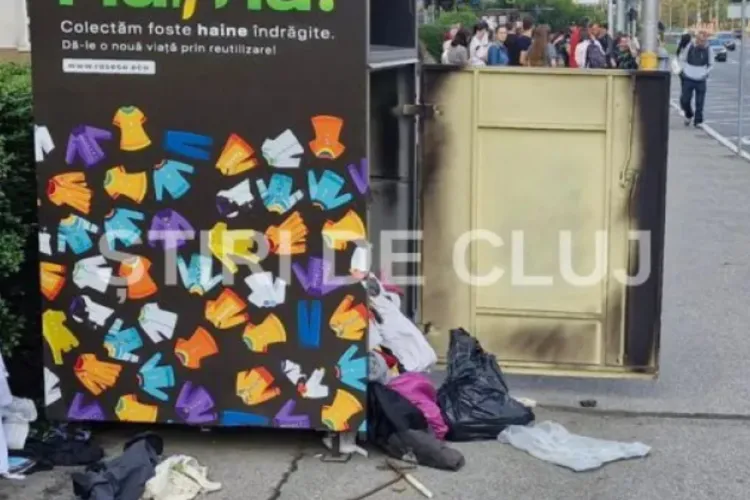 Vandalizări fără număr la containerele Hai, Na: Clujenii s-au săturat de hainele aruncate peste tot. „Probabil nu sunt pe gustul lor”