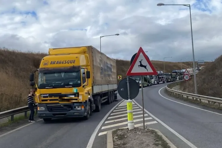 Atenție, șoferi! Circulație îngreunată la ieșirea de pe Autostrada A3 spre DN1F. Un autocamion s-a defectat. Înarmați-vă cu răbdare!