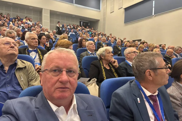 Inteligența artificială și educația, în prim-plan la Cluj-Napoca. Deputatul clujean Remus Lăpușan: „Educația este baza dezvoltării viitorului”