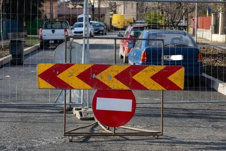 O stradă din Cluj se închide complet pentru asfaltare: Șoferii pierd drumul obișnuit de marți până duminică și ocolesc prin trei străzi