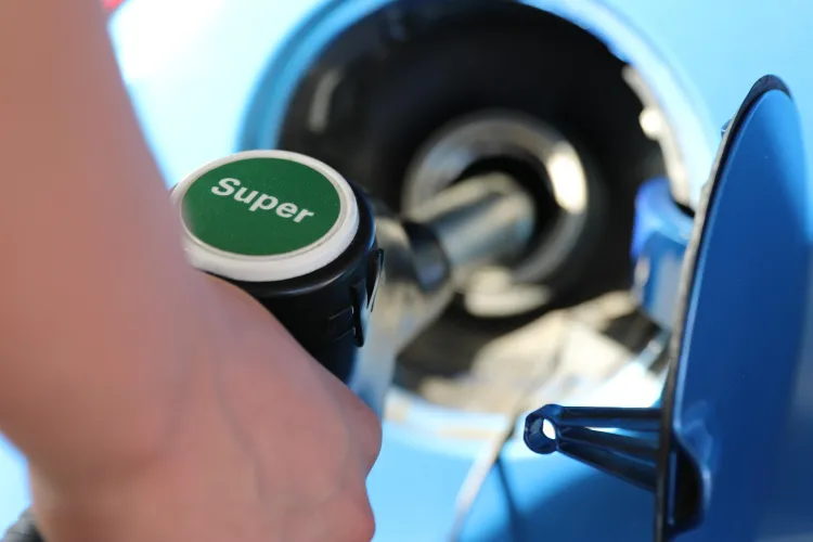 Benzina și motorina au explodat la preț în ultimul an! Cât plătim acum față de octombrie 2025