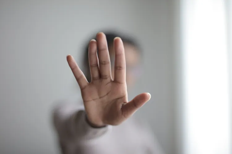 Proiectul pentru protejarea victimelor violenței domestice, retras de la CJ Cluj înainte de votul consilierilor. Care este motivul