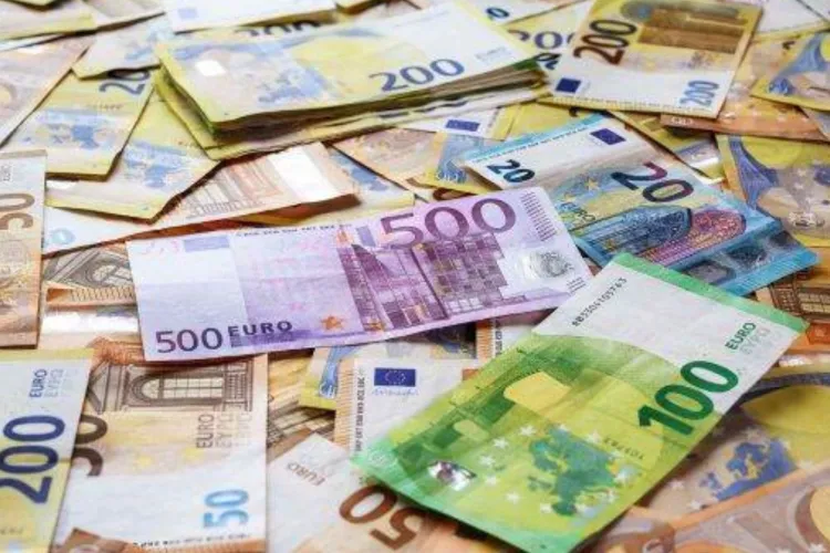 România „se bate” pentru banii europeni: Ce se întâmplă cu fondurile de care depind autostrăzile, agricultura și investițiile după 2028