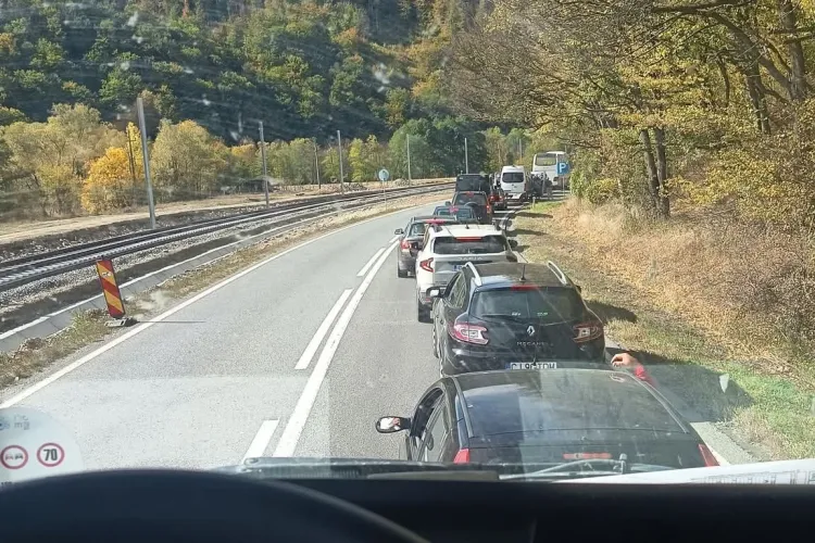 Imagini cu traficul infernal din Cluj! Sute de șoferi, prinși în coloane de kilometri întregi pe drumurile din județ