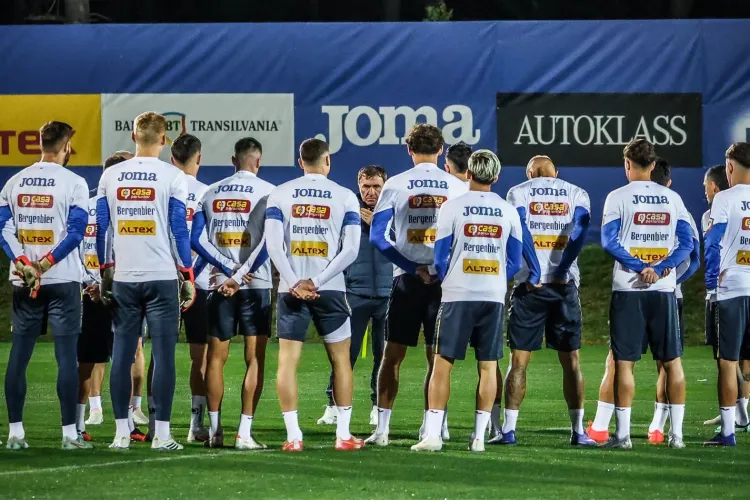 Doi clujeni, în lotul României pentru duelul cu Polonia! Hagi a făcut schimbări după înfrângerea cu Bosnia și a lăsat șase titulari în afara lotului