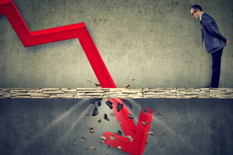 România, tot mai aproape de o criză economică? Consumul populației se prăbușește, industria și imobiliarele sunt în scădere, iar economia a pierdut 1,6%