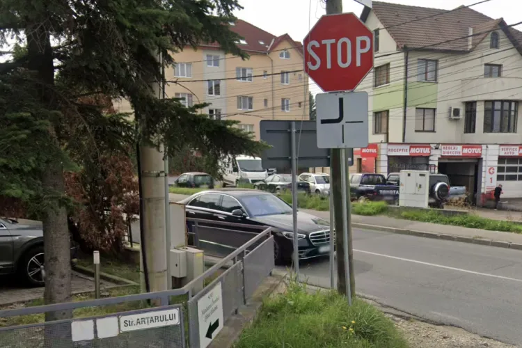 Asfalt nou, aceeași problemă! Ieșirea de pe o stradă din Cluj-Napoca trece printr-o intersecție infernală: Un clujean cere alt sens de mers