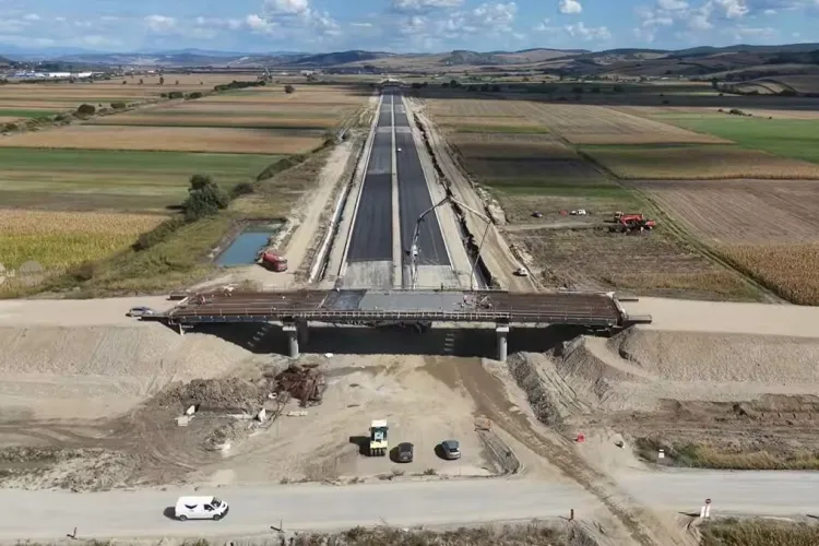 Primii kilometri ai Autostrăzii Unirii A8 se apropie de deschidere. Șantierul Târgu Mureș – Miercurea Nirajului avansează într-un ritm excelent