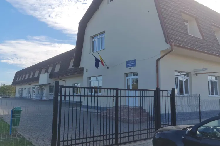 Investiție de 270.000 de lei la o școală din Cluj! Clădirea și sala de sport din Livada au fost reabilitate înainte de începerea anului școlar
