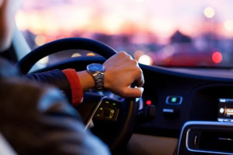 Un clujean a furat o mașină, a fugit de poliție și a călcat un om pe trotuar! Șoferul, trimis în judecată pentru tentativă de omor
