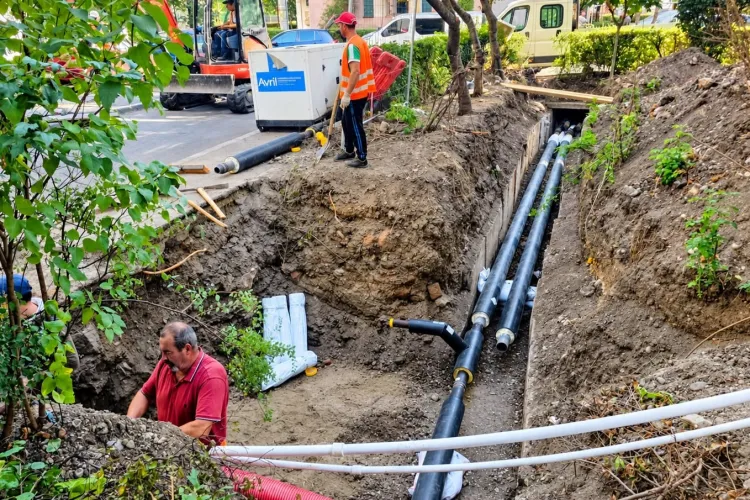 Clujenii dintr-un cartier scapă de țevile vechi! Termoficare Napoca înlocuiește conductele. Compania promite mai puține avarii la apa caldă și căldură
