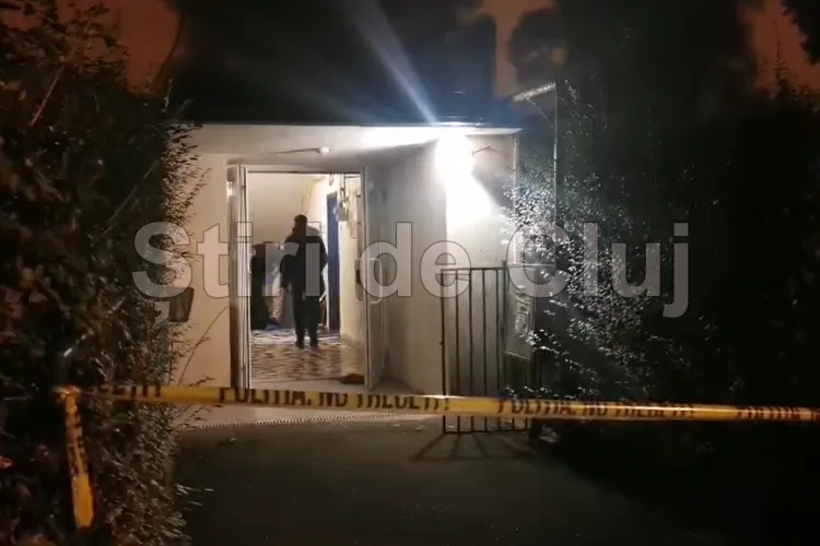 VIDEO. Atac cumplit în Grigorescu, Cluj! O femeie a fugit rănită dintr-un bloc. Urme de sânge au rămas peste tot pe carosabil. Și un bărbat  a fost rănit