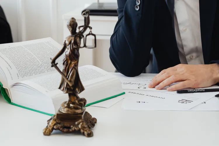 Situație fără precedent: Magistrații au început să pună popriri pe conturile instanțelor, iar Fiscul avertizează cu executarea