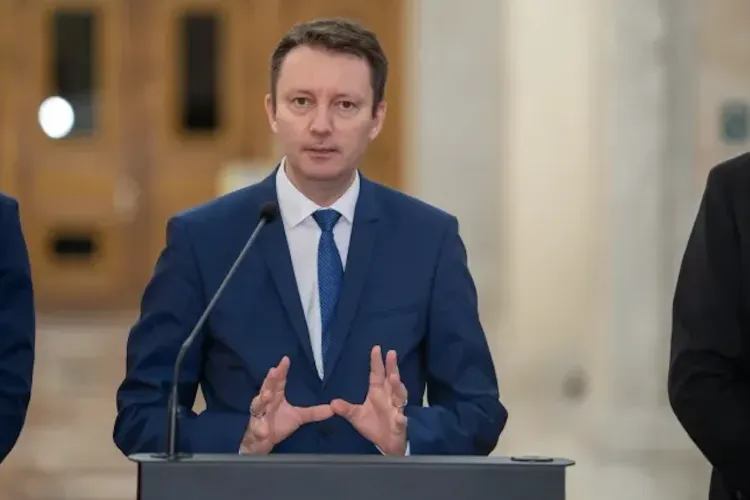Un profesor universitar clujean, atac la Siegfried Mureșan: „Mult îl afectează pe el cursul leului, prețul dieselului sau inflația din România”.
