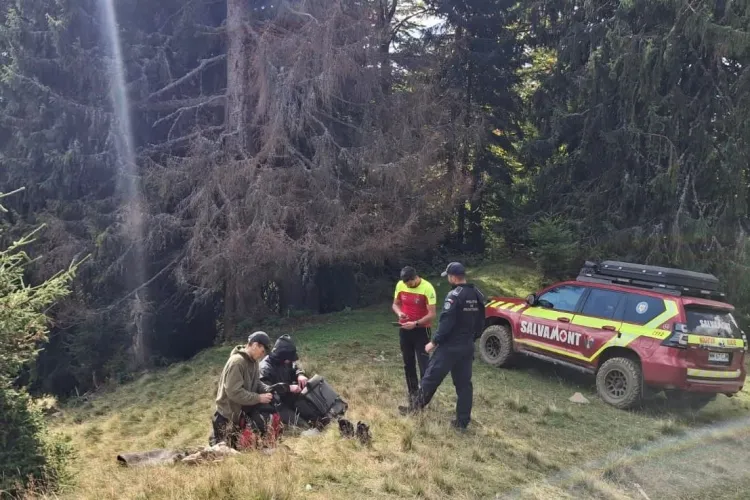 FOTO. Misiune de salvare în munți! Doi bărbați au fost găsiți epuizați și fără hrană de zile întregi 