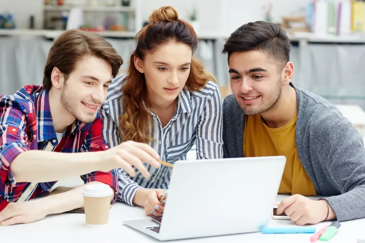Ghidul Național al Studentului 2026/2027 a fost lansat. Burse, taxe și drepturi, explicate într-un singur loc