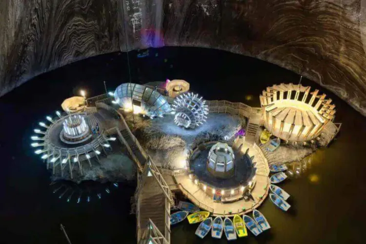 Salina Turda, la un pas să repete dezastrul de la Salina Praid? Lucrările de extindere au fost blocate din cauza infiltrațiilor de apă. Ce se întâmplă acum