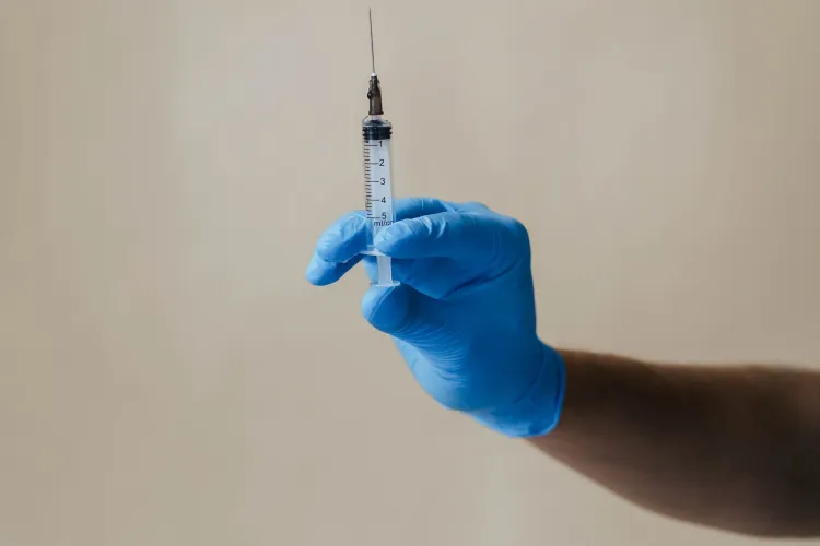 A început vaccinarea antigripală pentru sezonul rece: cine poate primi vaccinul GRATUIT și cine beneficiază de reducere