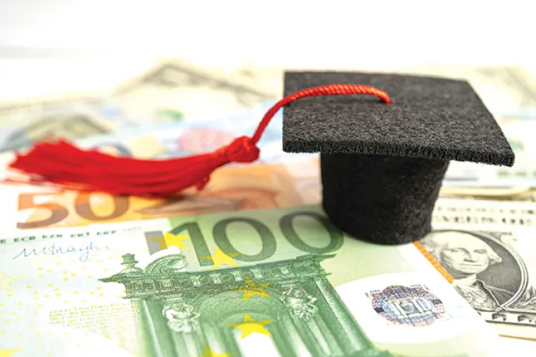 Doar 34 de locuri și un plafon de 700 de lei pe membru de familie: fundația din Cluj care dă burse lunare elevilor și studenților. Termen: 6 noiembrie