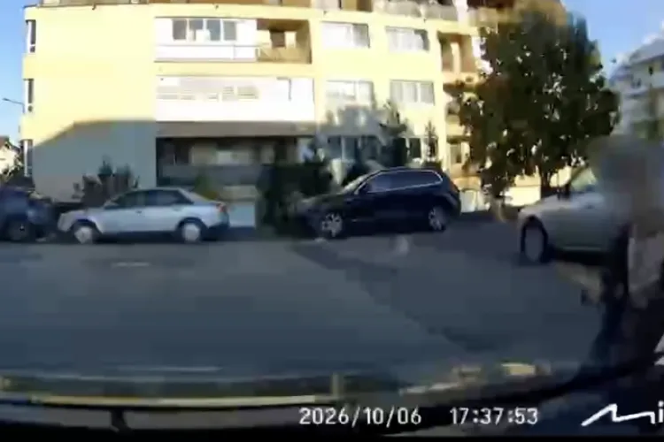VIDEO. Tragedie evitată în ultima secundă la Cluj! Un copilaș a sărit cu trotineta direct în fața unei mașini: „Dacă aveam viteza mai mare?”