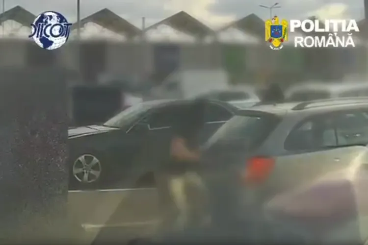 VIDEO. Un columbian și doi români prinși când alimentau piața cu substanțe interzise. Marfa visată de consumatori a fost confiscată