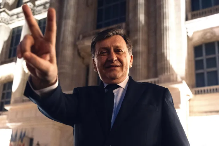 Crin Antonescu, „trezit din somn” de gălăgia din jurul lui Siegfried Mureșan: „E singura soluție pentru România, nu-i așa?”
