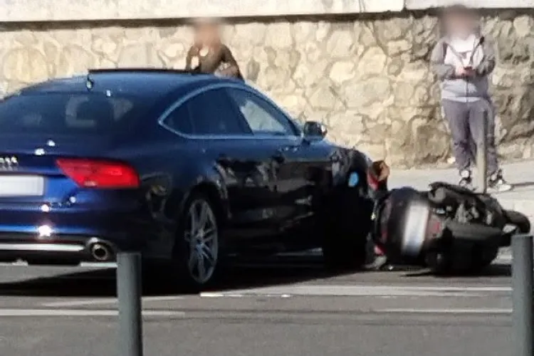 Accident în zona Gării din Cluj! Un Audi și o motocicletă s-au ciocnit frontal