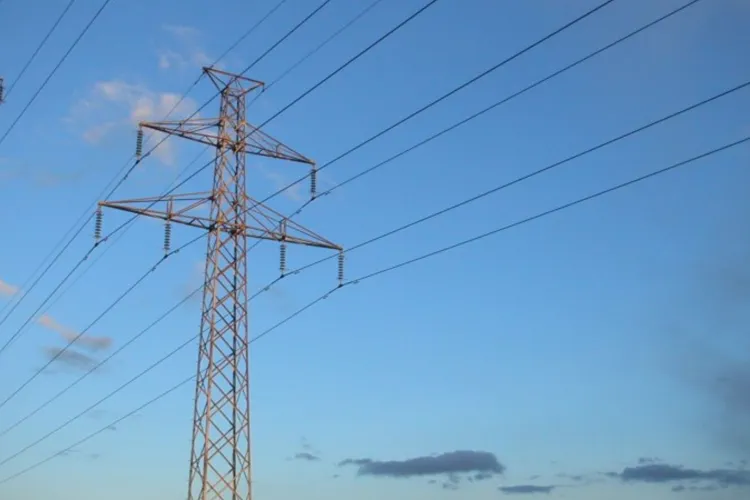 Energia electrică ajunge să coste de peste 8 ori mai mult seara decât la prânz: „Următoarea provocare nu este doar să producem mai multă energie”