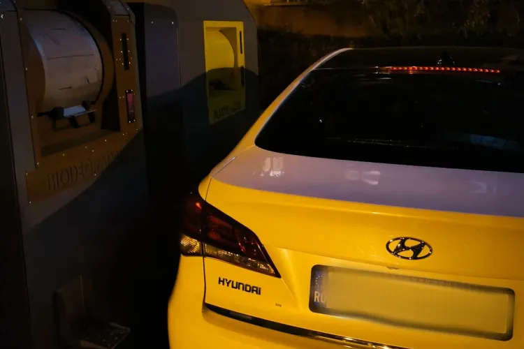 „Doar 5 minute” care au încurcat tot cartierul: un șofer din Cluj a blocat accesul la gunoi parcând în fața ghenelor, spre disperarea vecinilor