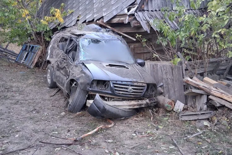 Accident mortal într-o comună din Cluj! O mașină s-a prăbușit într-o râpă de peste 50 de metri. Șoferul nu a mai putut fi salvat